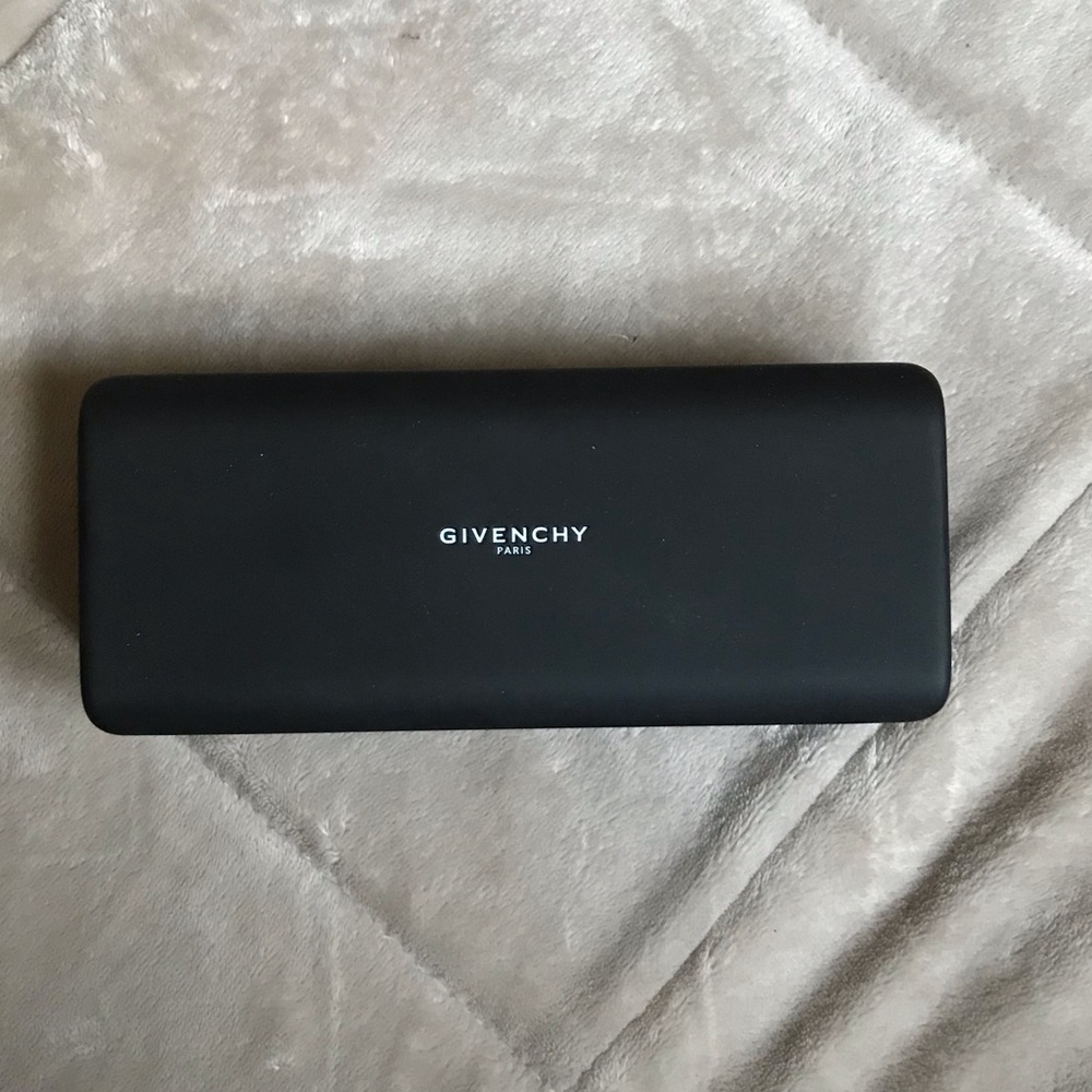 GIVENCHY || PARIS JEWELRY/ EYEGLASS CASE✨